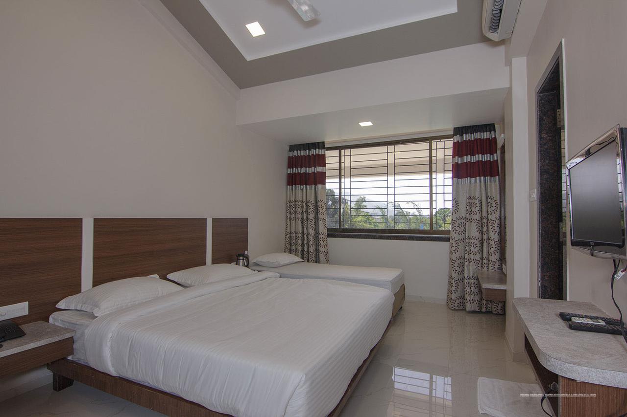 Highland Resort Lonavala Buitenkant foto