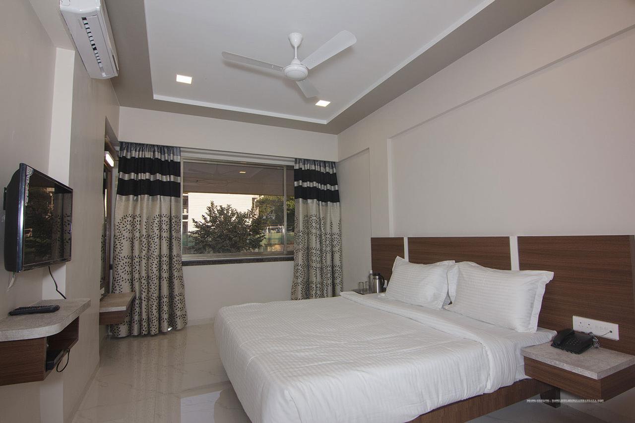 Highland Resort Lonavala Buitenkant foto