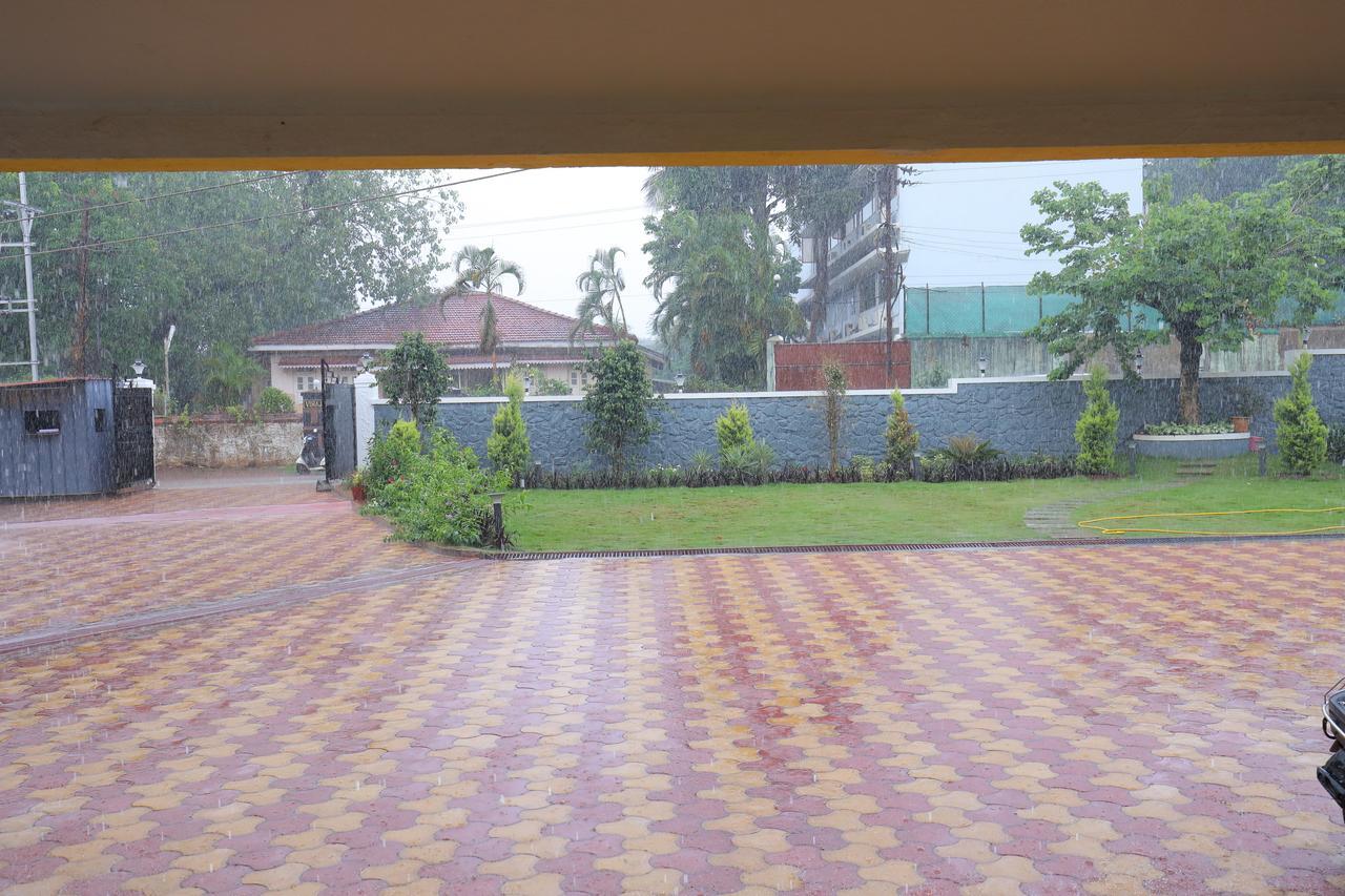 Highland Resort Lonavala Buitenkant foto